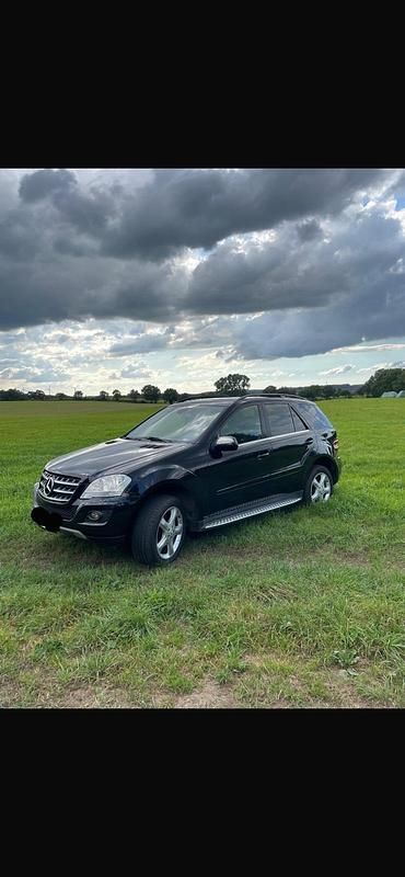 Schwarz Gebraucht 2008 Mercedes ML320 SUV | 8.980 € - Bild 1/4