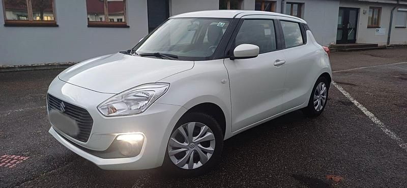 Weiß Gebraucht 2019 Suzuki Swift Comfort Kleinwagen | 9.499 € (Fairer Preis) - Bild 1/4