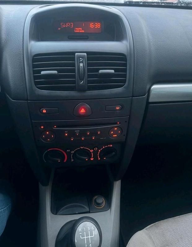 Gebraucht Renault Clio II 75 PS (55 kW) 2003 Blau Kleinwagen