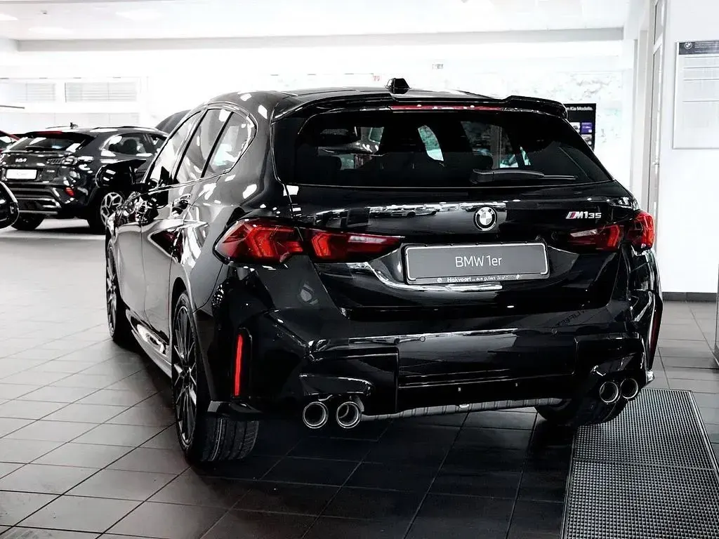Nowe BMW M135 Efficient Dynamics 300 KM (220 kW) 2026 Czarny Hatchback