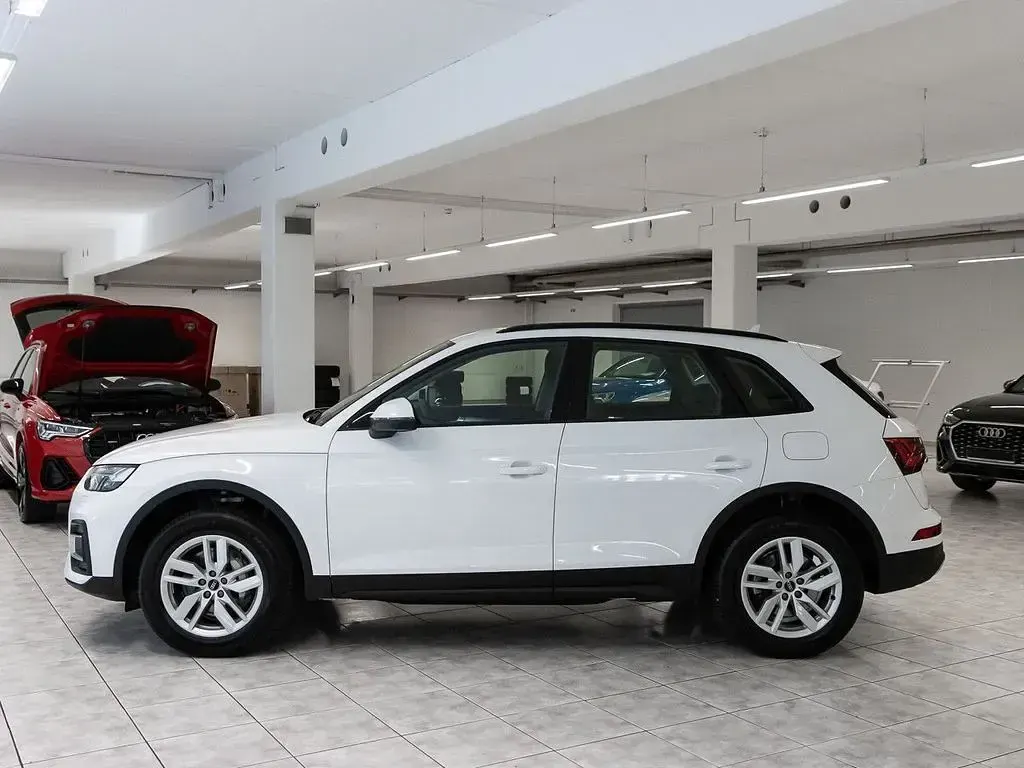 Używany Audi Q5 Basis 299 KM (219 kW) 2025 Biały SUV