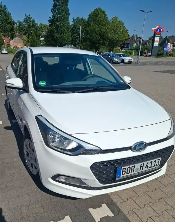 Gebraucht Hyundai i20 Active 75 PS (55 kW) 2016 Weiß Limousine