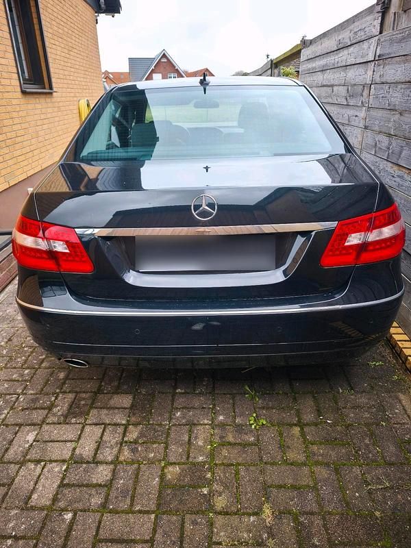 Gebraucht Mercedes E200 Elegance 184 PS (135 kW) 2009 Schwarz Limousine
