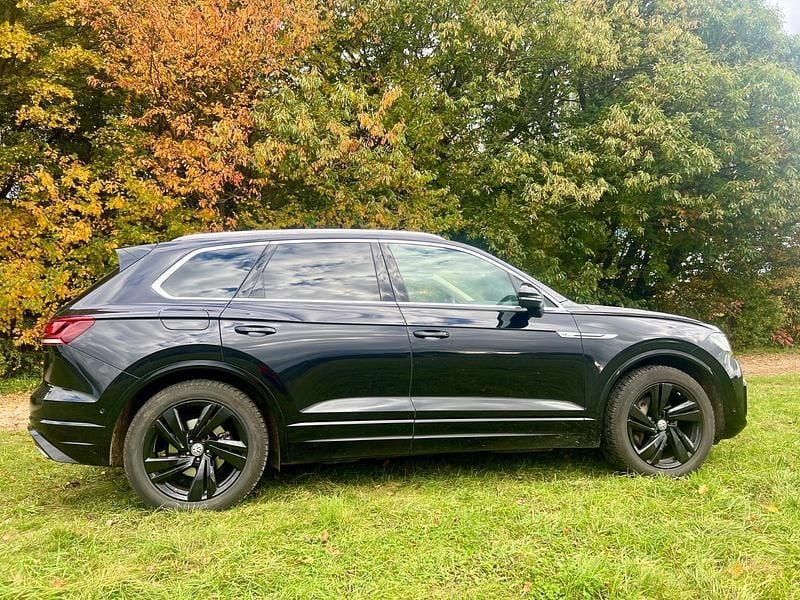 Schwarz Gebraucht 2018 VW Touareg R-line SUV | 33.900 € (Guter Preis) - Bild 1/4