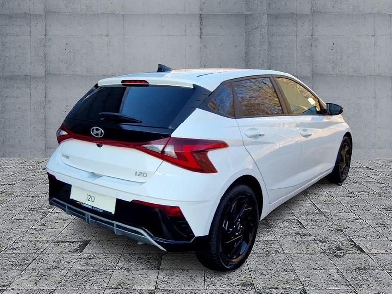 Gebraucht Hyundai i20 Blackline 90 PS (66 kW) 2026 Atlas white Limousine