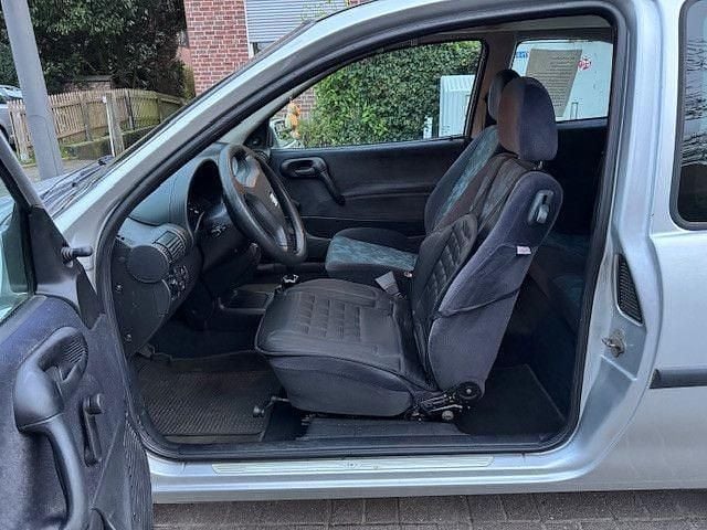 Gebraucht Opel Corsa 65 PS (47 kW) 2000 Silber Limousine