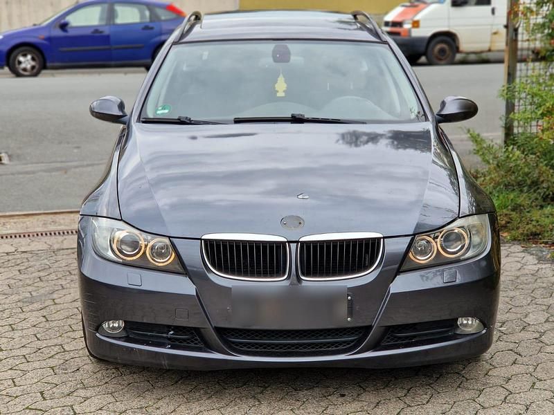 Grau Gebraucht 2007 BMW 320 Kombi | 1.900 € (Superpreis) - Bild 1/4