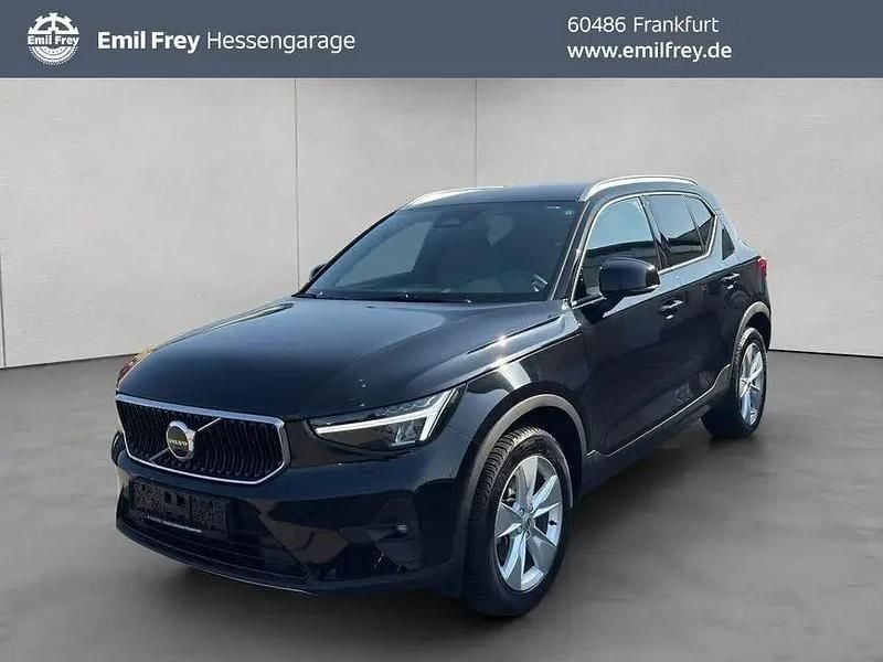 Onyx blackmetallic 717 Gebraucht 2024 Volvo XC40 SUV | 33.750 € (Guter Preis) - Bild 1/4