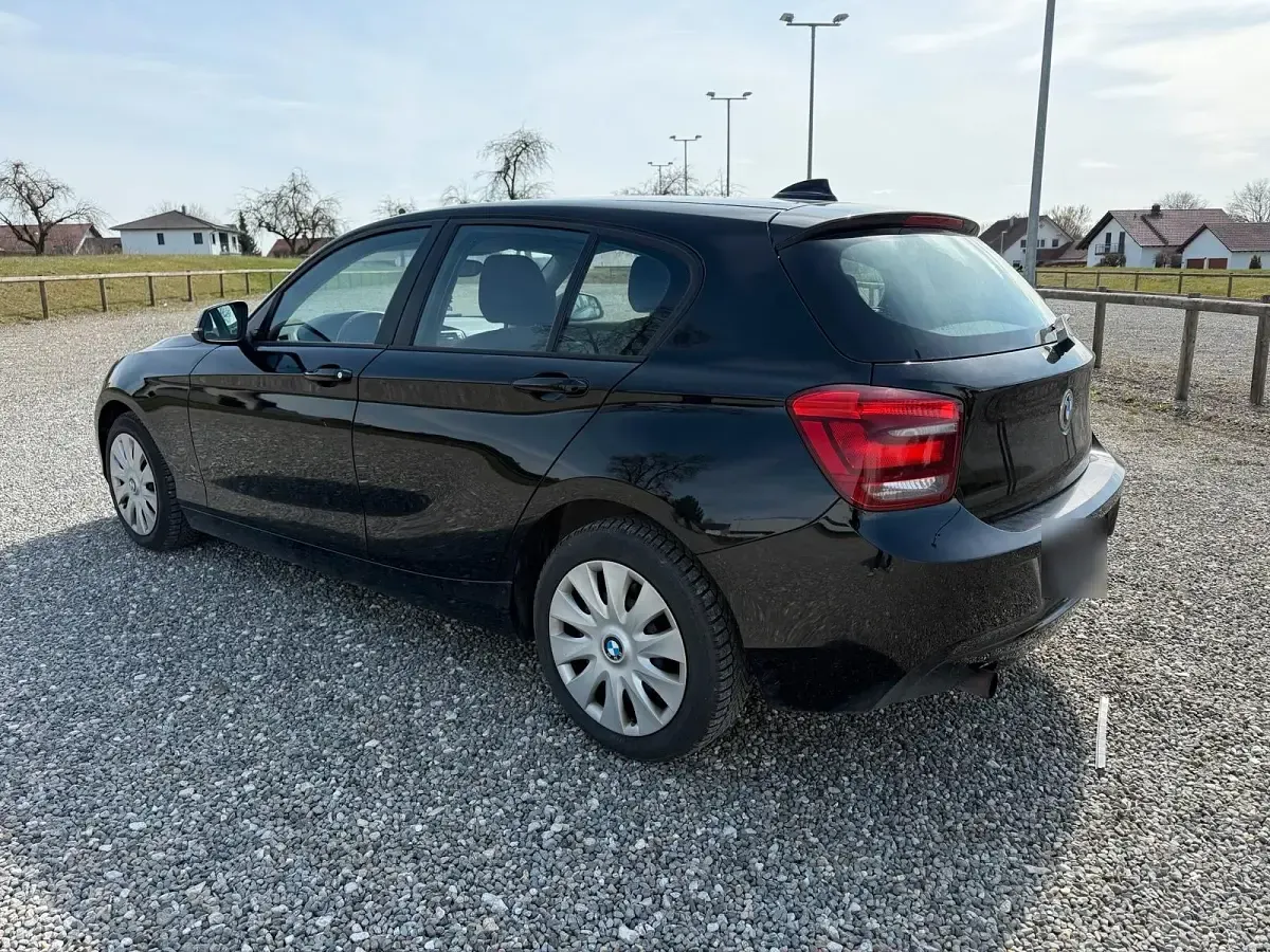 Gebraucht BMW 114 122 PS (89 kW) 2013 Schwarz Kleinwagen
