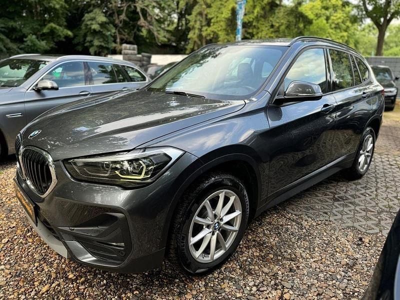 Grau Gebraucht 2021 BMW X1 Performance SUV | 16.699 € (Guter Preis) - Bild 1/4