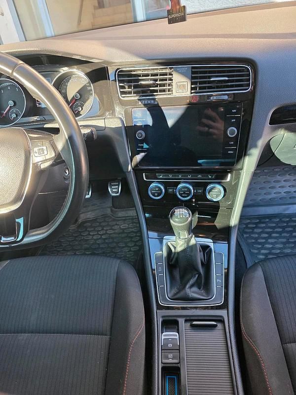 Gebraucht VW Golf VII 131 PS (96 kW) 2018 Schwarz Kombi