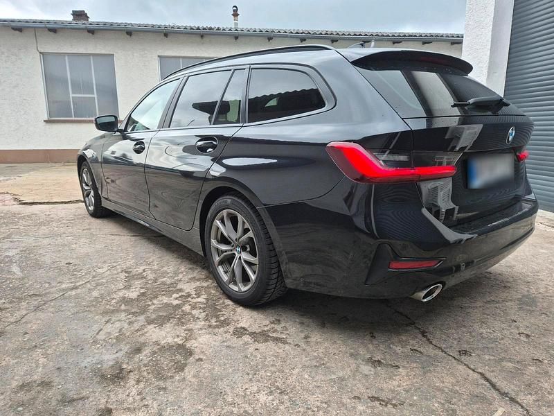 Używany BMW 320 190 KM (139 kW) 2021 Czarny Kombi