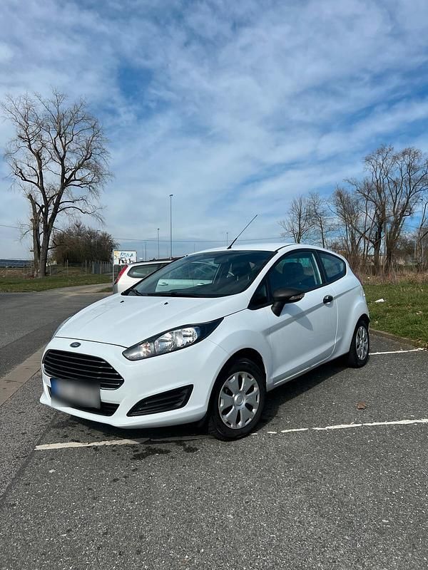 Gebraucht Ford Fiesta 60 PS (44 kW) 2014 Weiß Kleinwagen