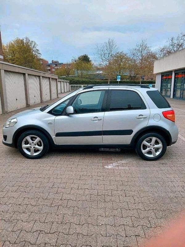 Gebraucht Suzuki SX4 120 PS (88 kW) 2009 Silber SUV