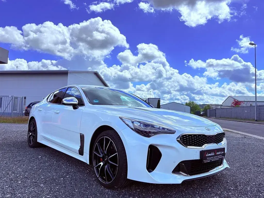 Używany Kia Stinger GT 370 KM (272 kW) 2019 Biały Hatchback