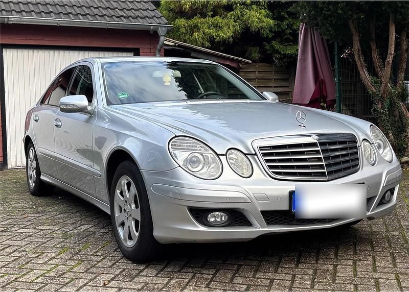 Gebraucht Mercedes E200 136 PS (100 kW) 2007 Silber Limousine