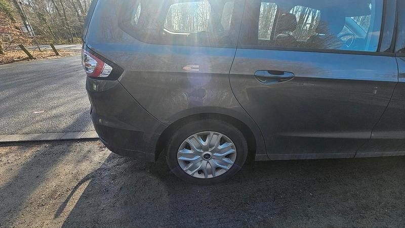 Gebraucht Ford Galaxy 160 PS (117 kW) 2016 Grau Van / Kleinbus