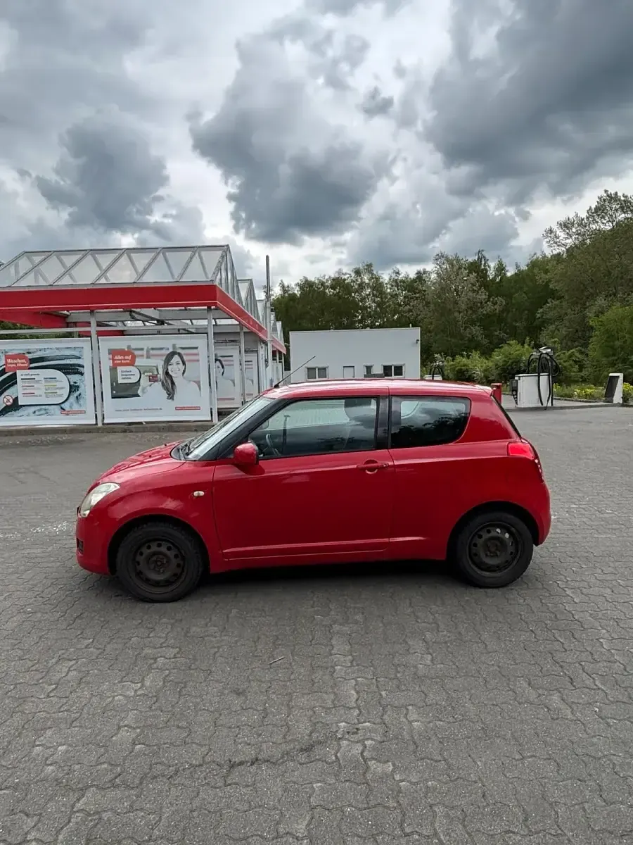 Gebraucht Suzuki Swift 92 PS (67 kW) 2009 Rot Kleinwagen