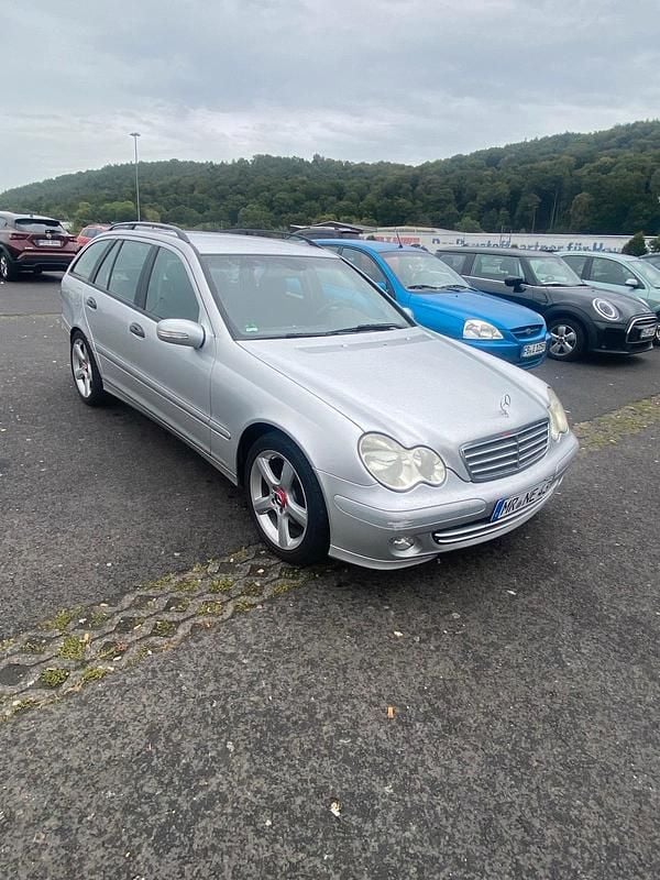 Silber Gebraucht 2004 Mercedes 200 Kombi | 1.990 € (Guter Preis) - Bild 1/4