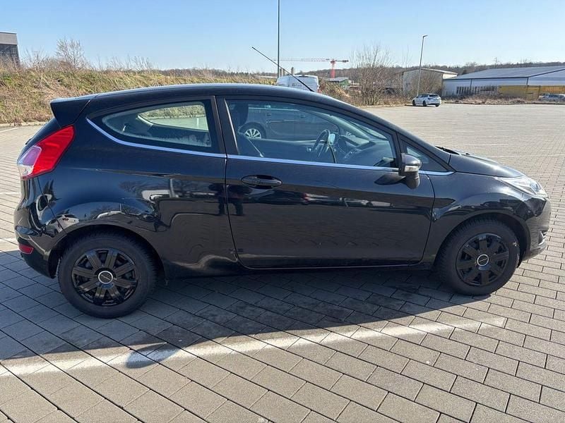 Gebraucht Ford Fiesta Titanium 101 PS (74 kW) 2015 Schwarz Kleinwagen