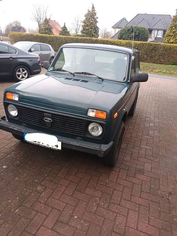 Gebraucht Lada niva 77 PS (56 kW) 2011 Grün SUV