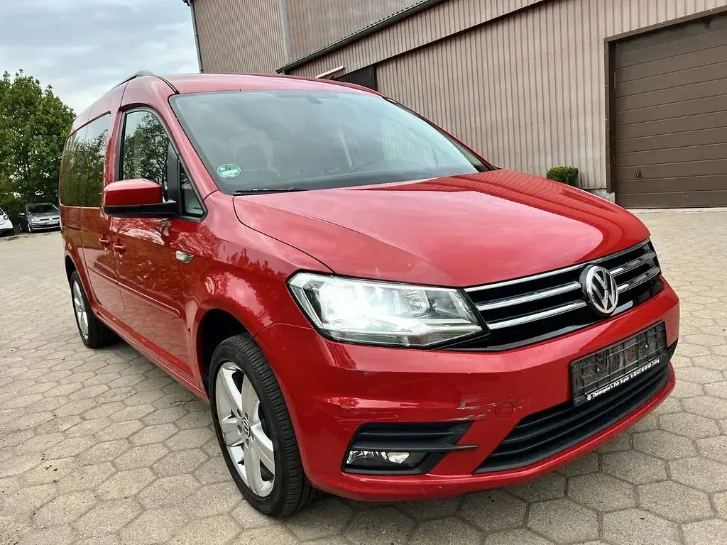 Second-hand VW Caddy Maxi S 150 CP (110 kW) 2017 Roșu Monovolum
