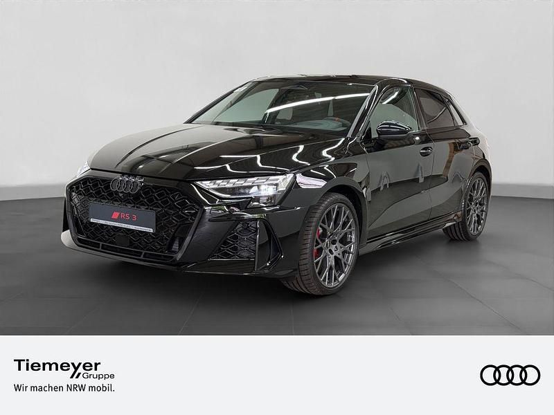 Mythosschwarz metallic Neu 2025 Audi RS3 Sportback Sport Kleinwagen | 75.890 € (Etwas zu teuer) - Bild 1/4