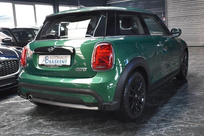Gebraucht Mini Cooper Classic 136 PS (100 kW) 2022 Grün Kleinwagen
