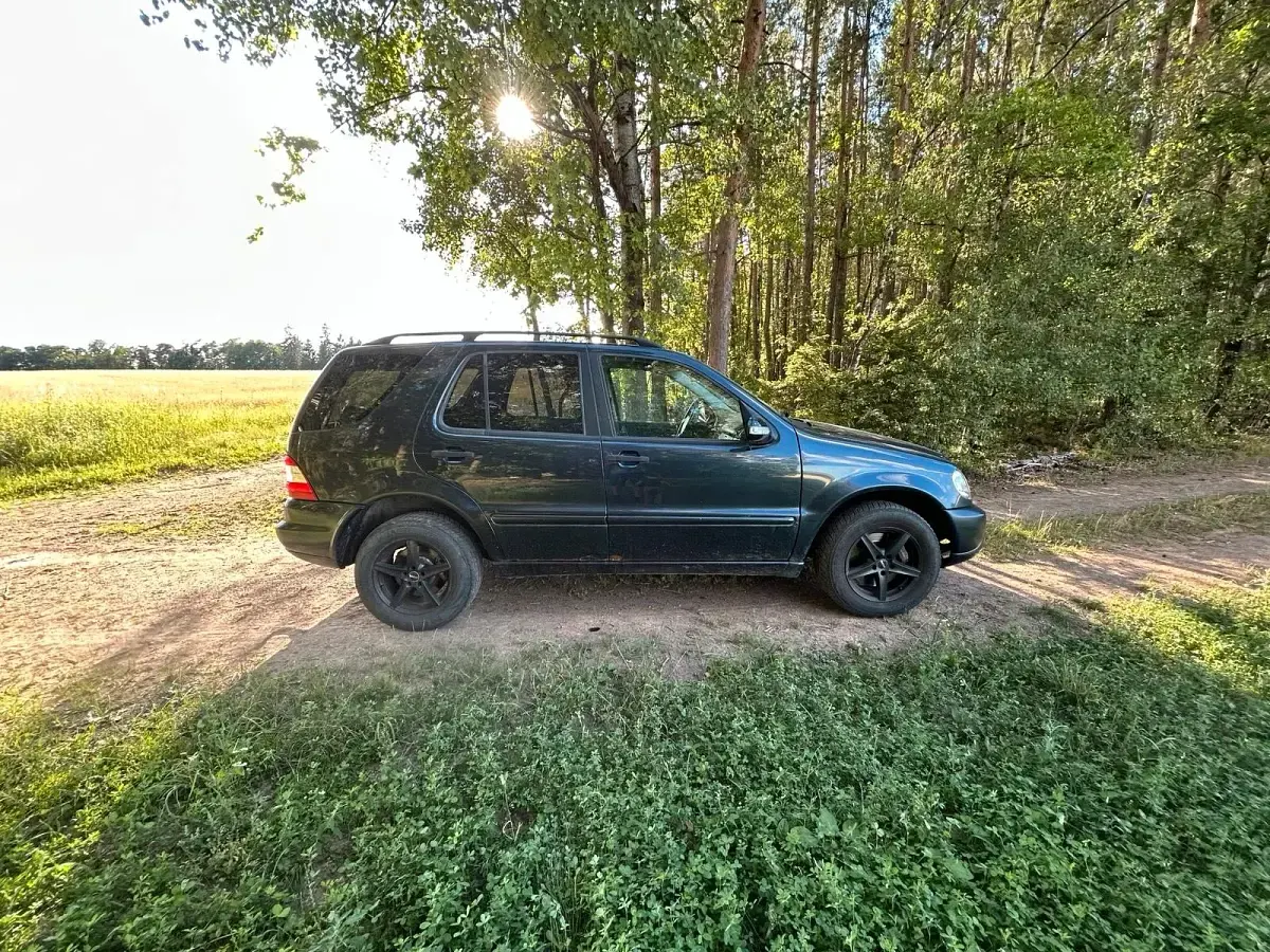 Gebraucht Mercedes ML270 163 PS (119 kW) 2003 Schwarz SUV