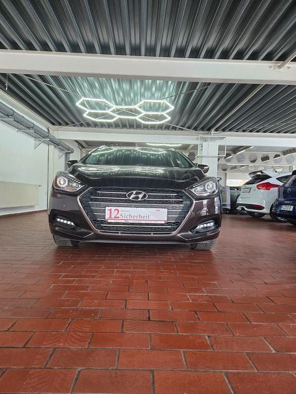 Gebraucht Hyundai i40 Style 165 PS (121 kW) 2016 Braun Kombi