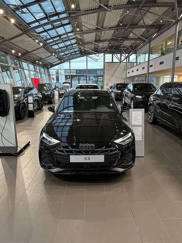 Schwarz Gebraucht 2024 Audi S3 Sportback Kleinwagen | 60.400 € (Teuer) - Bild 1/4