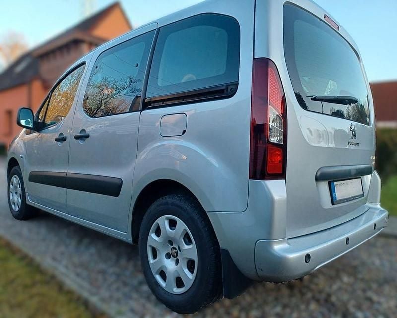 Gebraucht Peugeot Partner Tepee Active 98 PS (72 kW) 2017 Silber Van / Kleinbus