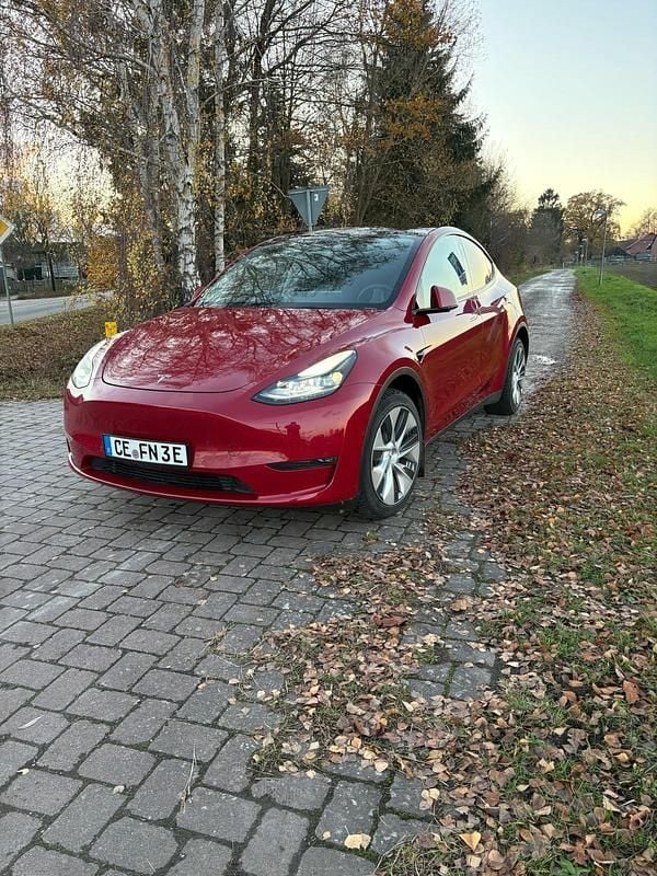 Rot Gebraucht 2022 Tesla Model Y Long Range AWD SUV | 29.500 € (Superpreis) - Bild 1/4