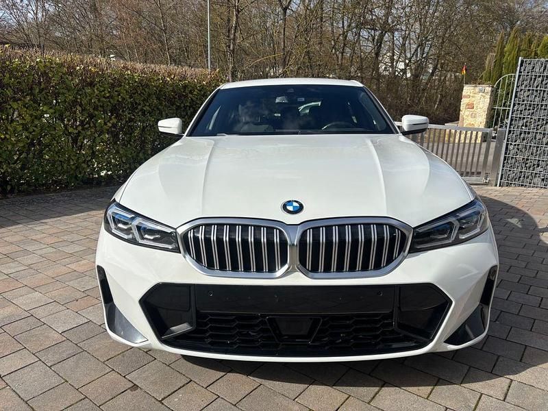 Gebraucht BMW 320 M Sport 190 PS (139 kW) 2022 Alpinweiss Limousine