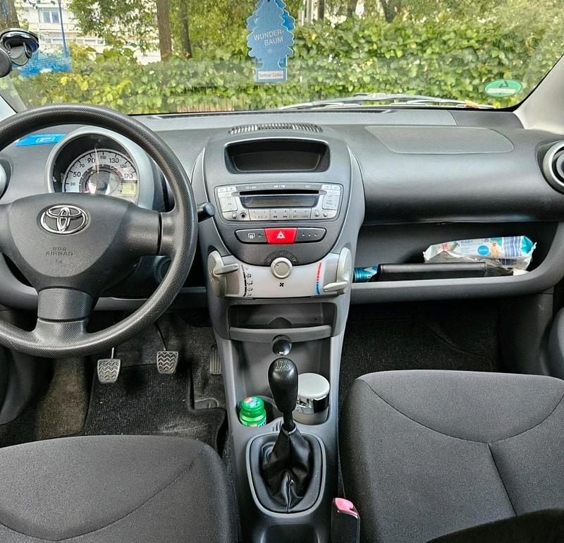 Gebraucht Toyota Aygo 68 PS (50 kW) 2008 Rot Kleinwagen
