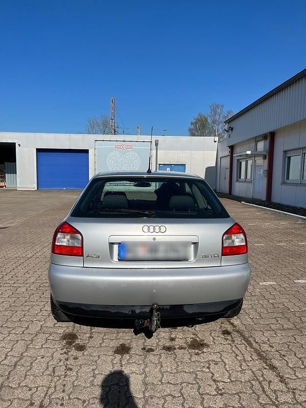 Silber Gebraucht 2002 Audi A3 Kleinwagen | 1.000 € (Superpreis) - Bild 1/4
