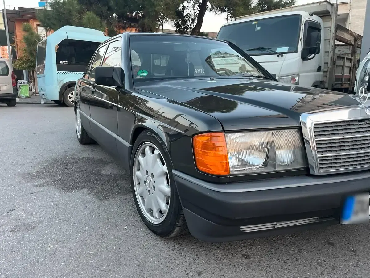 Gebraucht Mercedes 190 109 PS (80 kW) 1990 Grau Limousine
