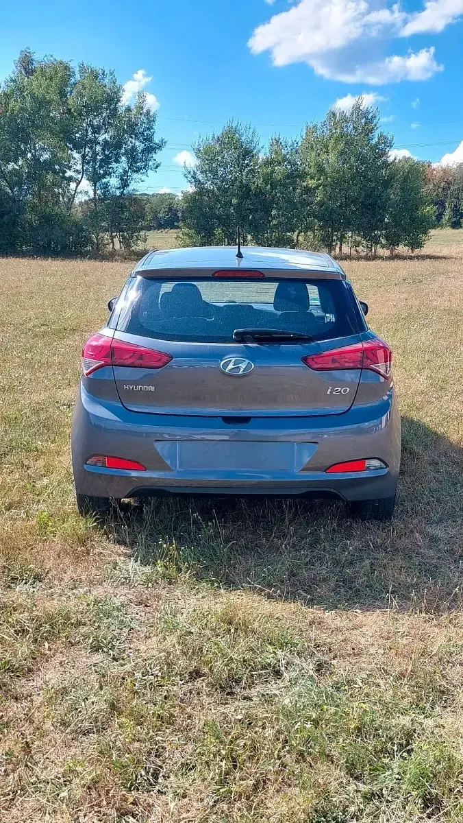 Gebraucht Hyundai i20 102 PS (75 kW) 2018 Grau Kleinwagen