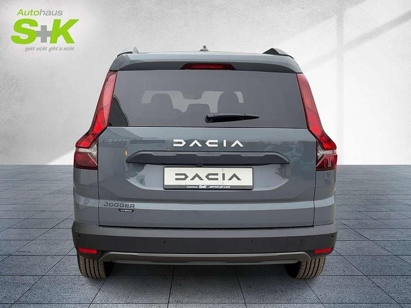 Gebraucht Dacia Jogger Expression 141 PS (103 kW) 2025 Schiefergrau (grau) Van / Kleinbus