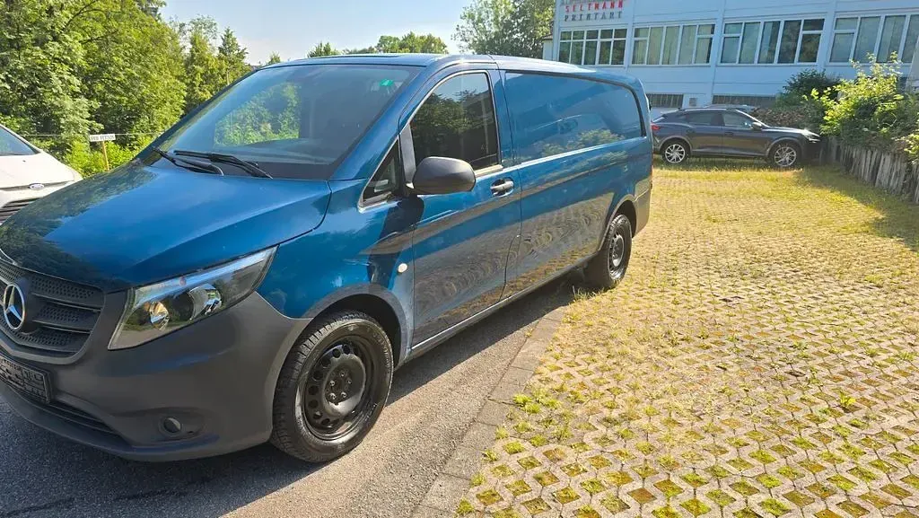 Gebraucht Mercedes Vito 163 PS (119 kW) 2023 Blau Van