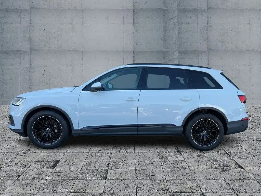 Używany Audi Q7 Ambiente 286 KM (210 kW) 2023 Biały SUV