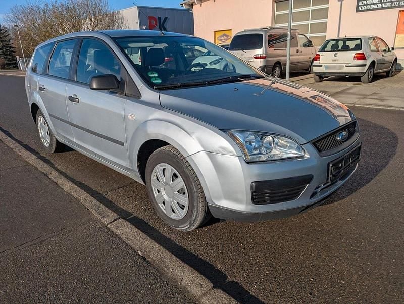 Gebraucht Ford Focus Trend 101 PS (74 kW) 2005 Silber Kombi