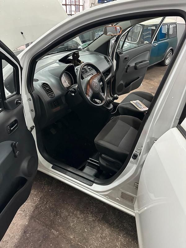 Gebraucht Opel Agila 68 PS (50 kW) 2010 Weiß Kleinwagen