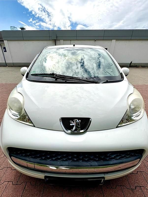 Weiß Gebraucht 2009 Peugeot 107 Filou Kleinwagen | 1.899 € (Fairer Preis) - Bild 1/4