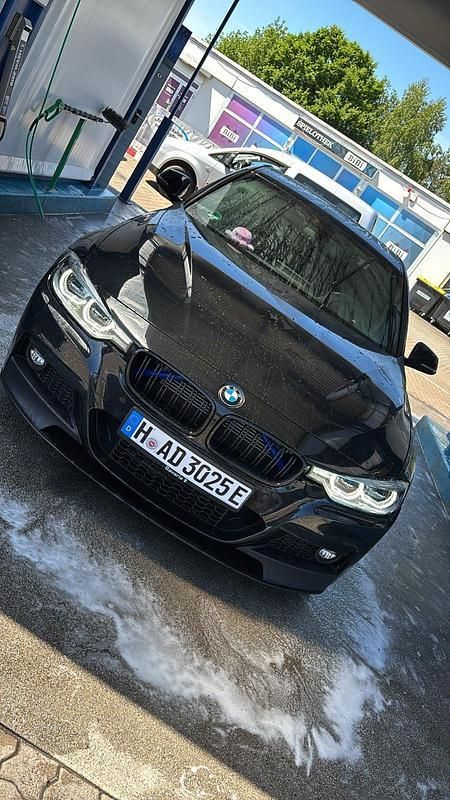 Schwarz Gebraucht 2017 BMW 330e M Performance Limousine | 22.000 € (Guter Preis) - Bild 1/4
