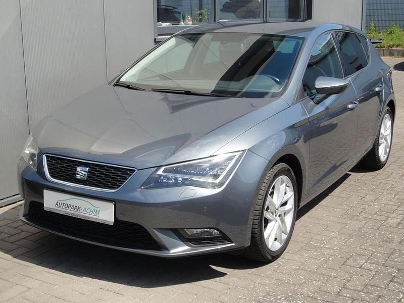 Grau Gebraucht 2013 Seat Leon Style Limousine | 9.380 € (Fairer Preis) - Bild 1/4