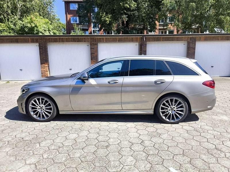 Braun Gebraucht 2020 Mercedes C300 AMG line Kombi | 22.900 € (Guter Preis) - Bild 1/4