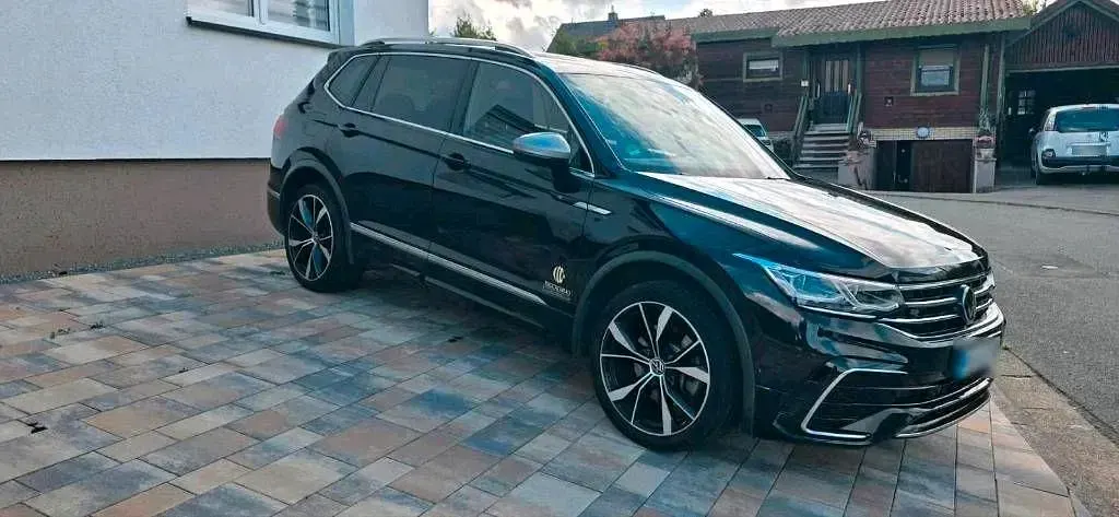 Gebraucht VW Tiguan Allspace R-line 200 PS (147 kW) 2022 Schwarz SUV