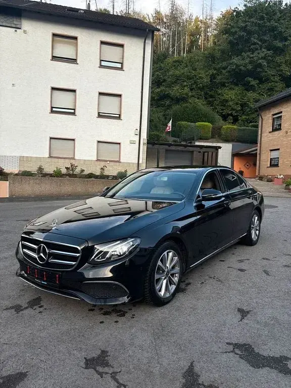 Gebraucht Mercedes E200 160 PS (117 kW) 2020 Schwarz Limousine