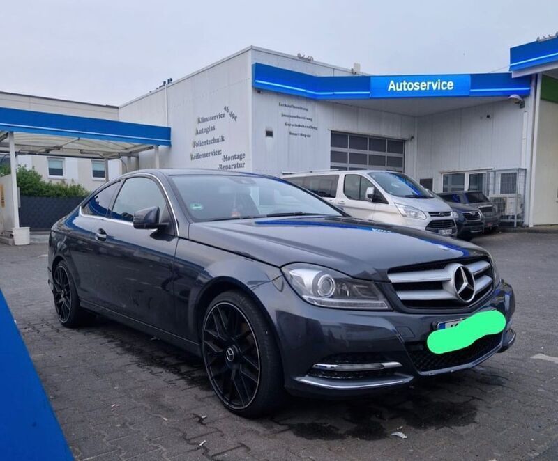 Grau Gebraucht 2011 Mercedes C180 AMG Coupé | 8.500 € (Guter Preis) - Bild 1/4